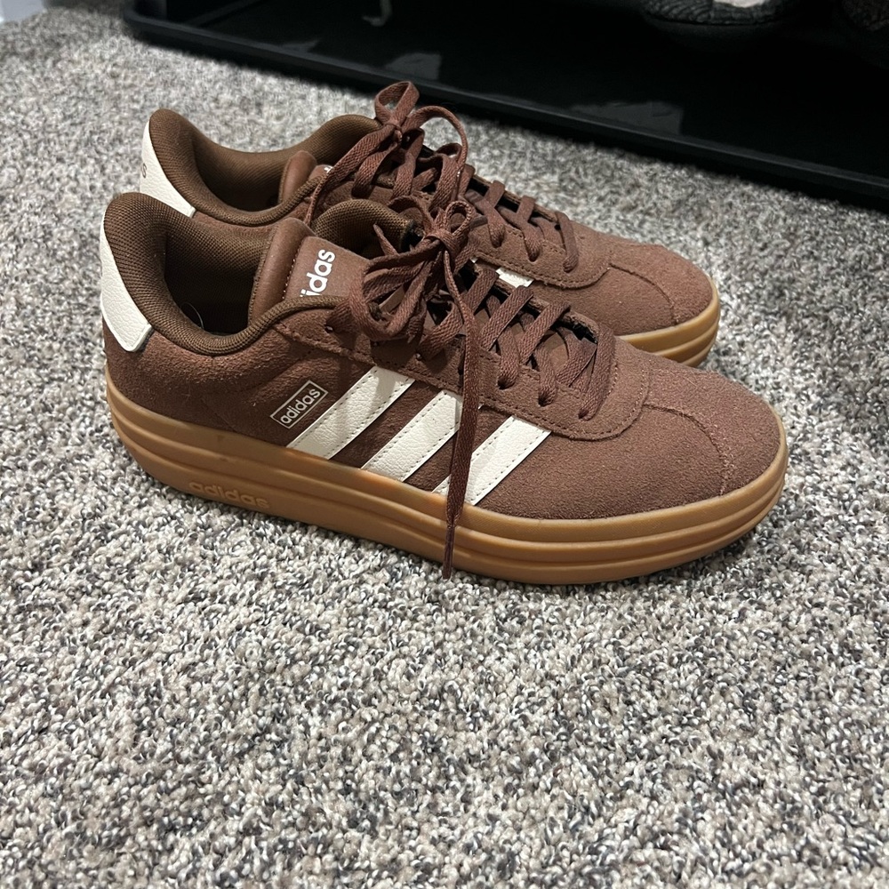 Adidas Brown and Cream Sneakers Sporty Casual Design